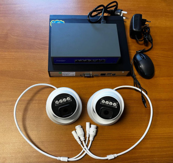 Комплект IP видеонаблюдения для помещения на 2 камеры 4 МЕГАПИКСЕЛЯ